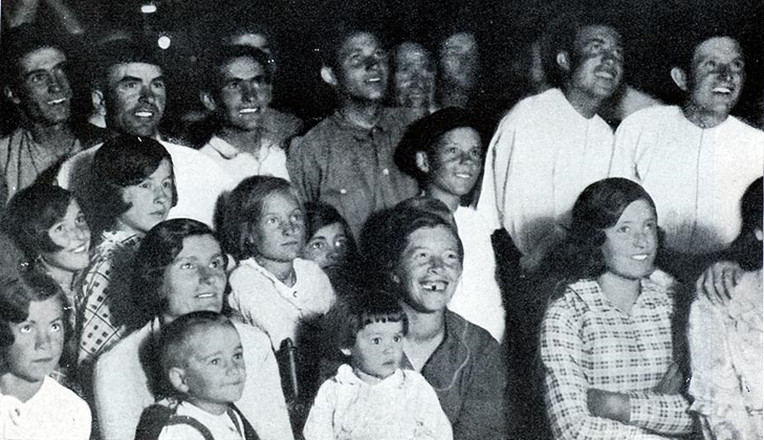 Sesión de Cine durante la Misión en La Fueba (Huesca) 1934