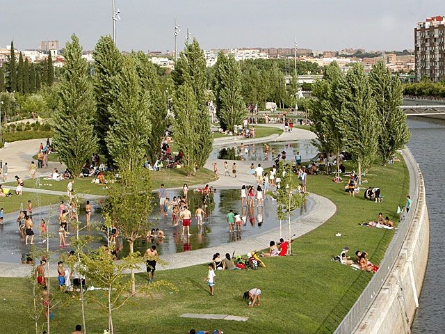 Zona de recreo en Madrid Río (Madrid, España)