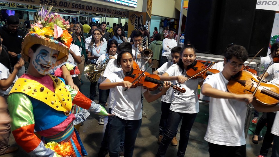 Concierto del Programa Musicosocial Esperanza Azteca (El Salvador)